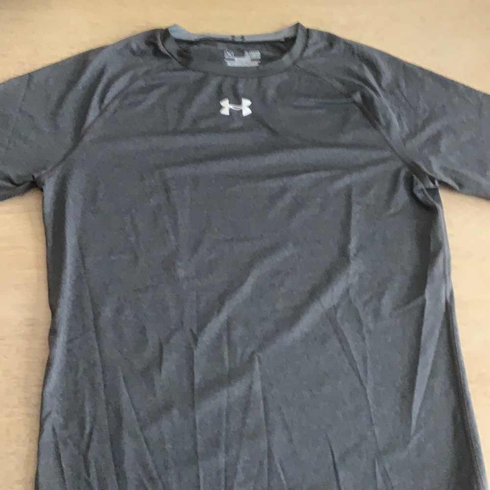 Boys under armor heat gear compression shirt XL